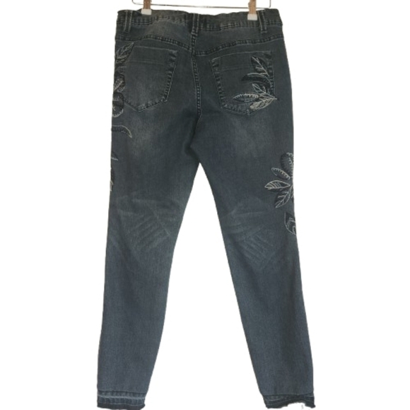 Nanette Lepore Embroidered Blue Jeans Size 8 High Rise Gramercy Skinny Distress - Picture 2 of 15